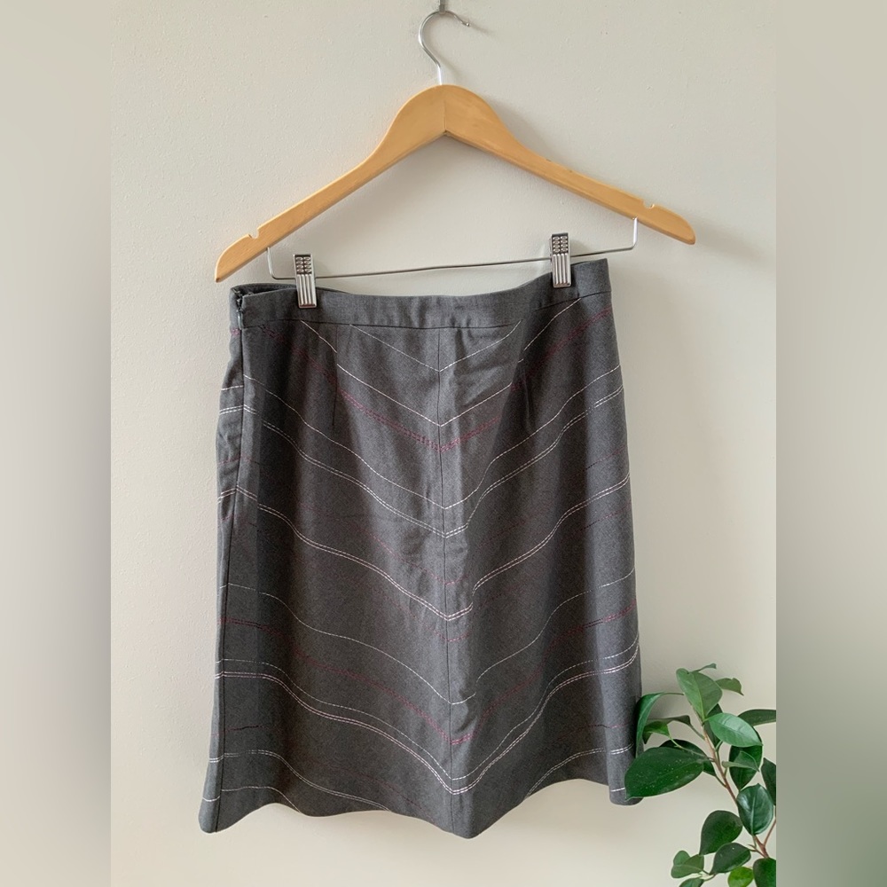 Ann Taylor - Petite - Grey skirt with chevron embroidery - EUC